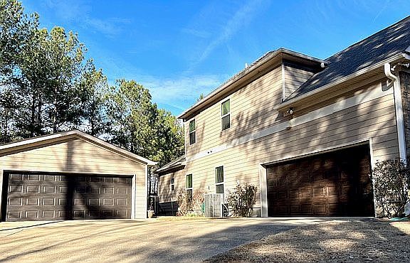 4 Car Garage spaces