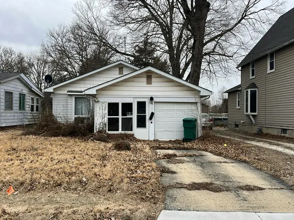 152 N Oak St, Farmington, IL 61531