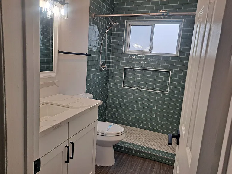 3918 Oregon St — Photo 2