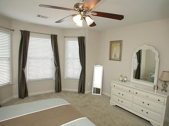 2nd image of 1827 Richmond Hill Dr