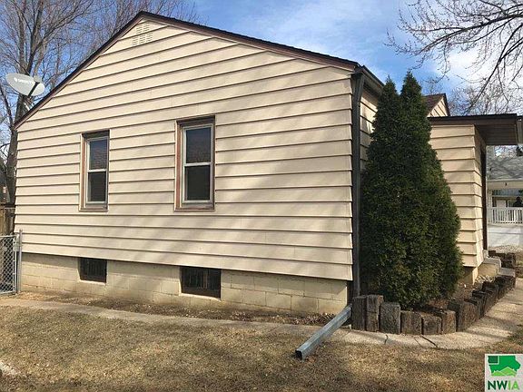 3rd image of 3611 Stone Ave