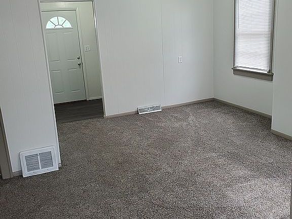5th image of 623 22nd Ave N