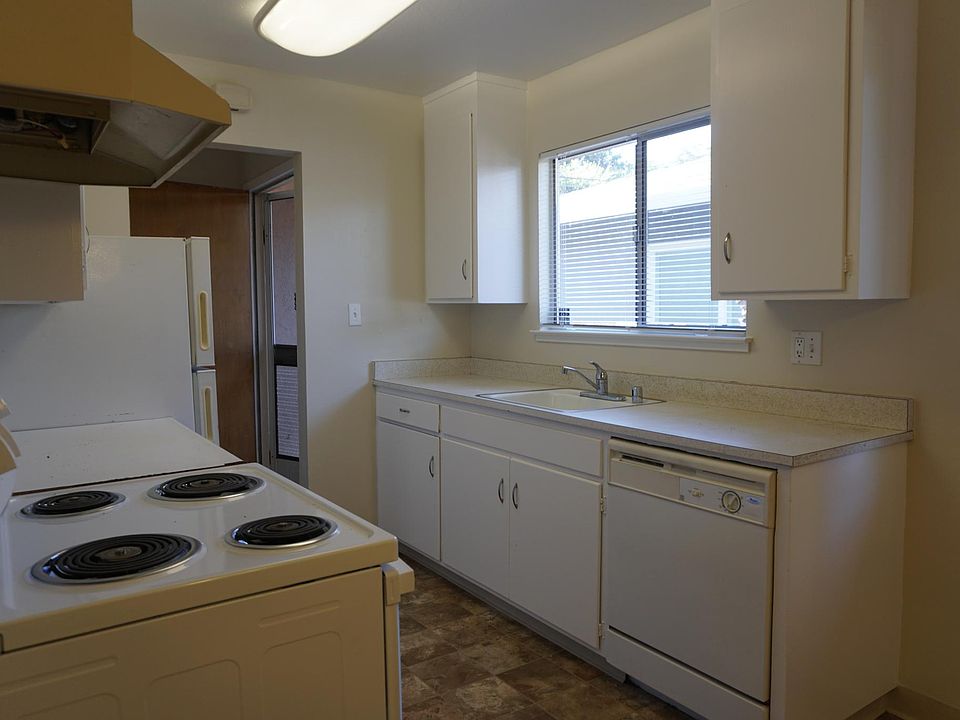 1st image of 1172 White Dr