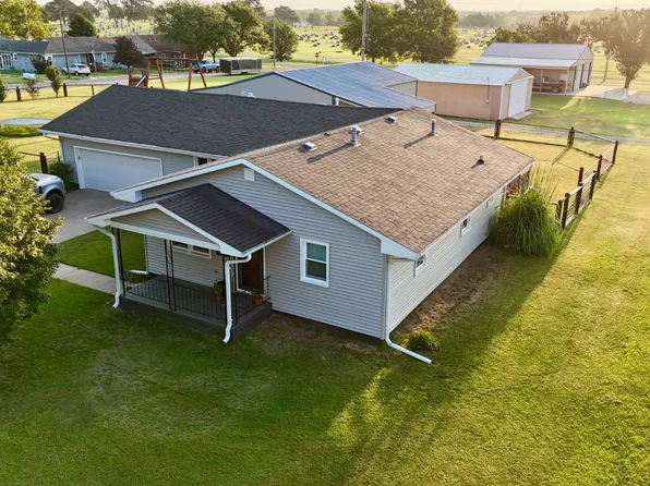 810 N Pine St, Beloit, KS 67420