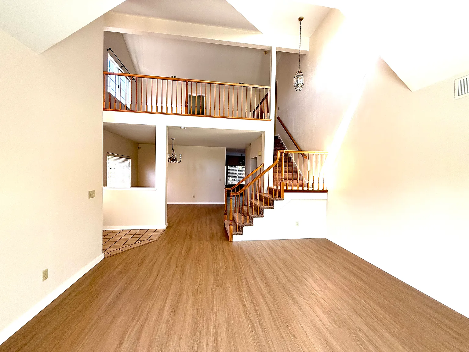 4 bed, 2.5 bath, 2550 sqft, $1,380 — Photo 1