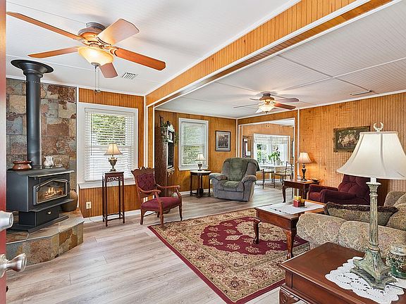 3rd image of 139 McIntosh Ave