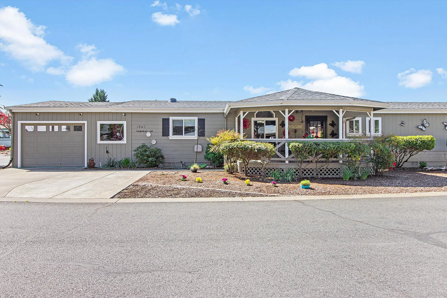 1841 Tamarac Ln photo 1