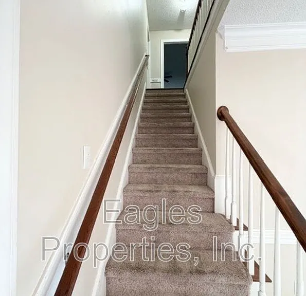 242 N Marion Dr — Photo 16