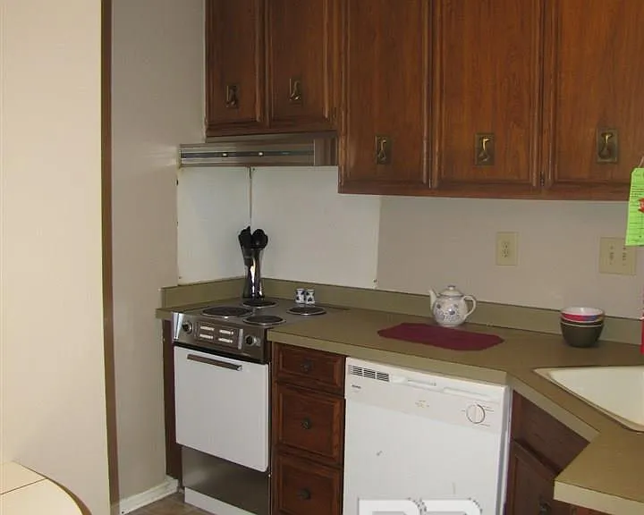 1050 Seacliff Dr N #1050 — Photo 5
