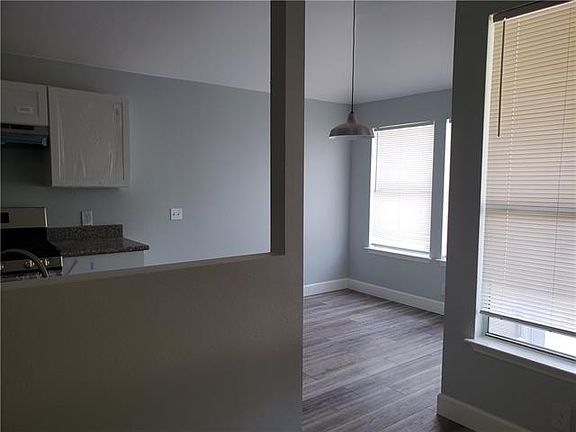 3rd image of 107 Meadowside Dr