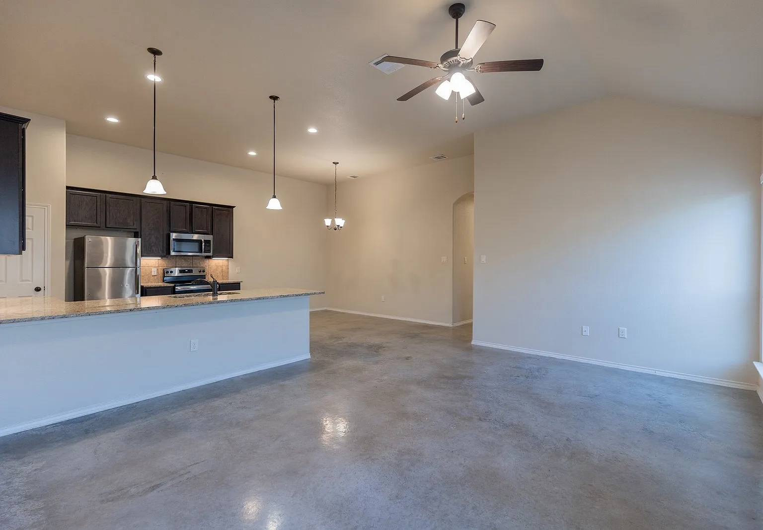 3 bed, 2.0 bath, 1359 sqft, $1,650 — Photo 4