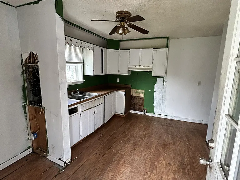 708 W Jones St — Photo 22