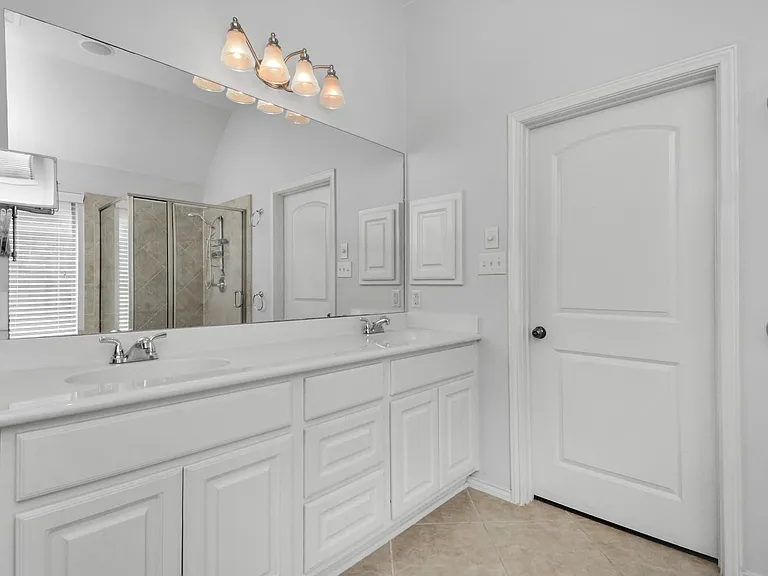 2823 Woodland Glen Ln — Photo 13