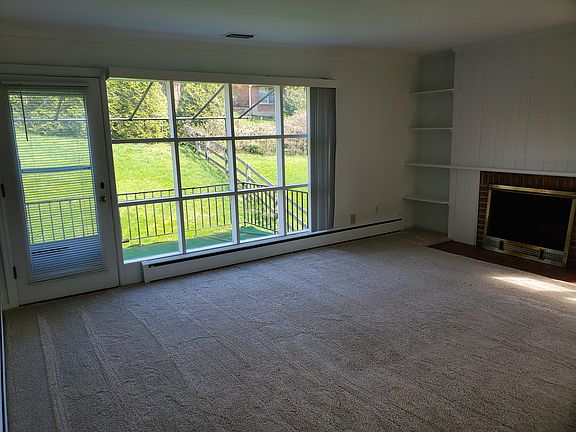 Living room/Great room, private balcony