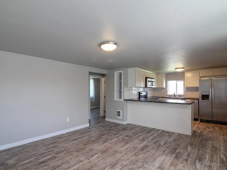 103 Casey Ave — Photo 2