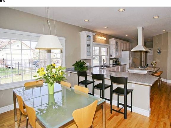 Eat-In Kitchen