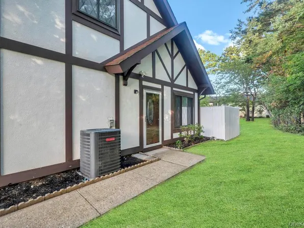 6 Amesworth Court, Middle Island, NY 11953
