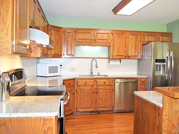 3rd image of 309 Inglewood Dr