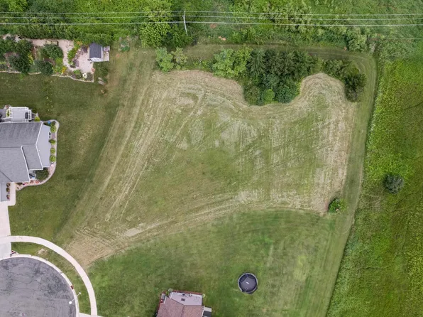 100 Honeycrisp Dr, Beaver Dam, WI 53916