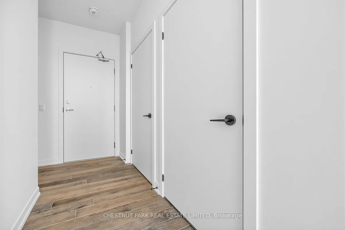 Building Photo - 759 Queen St E #Penthouse 1