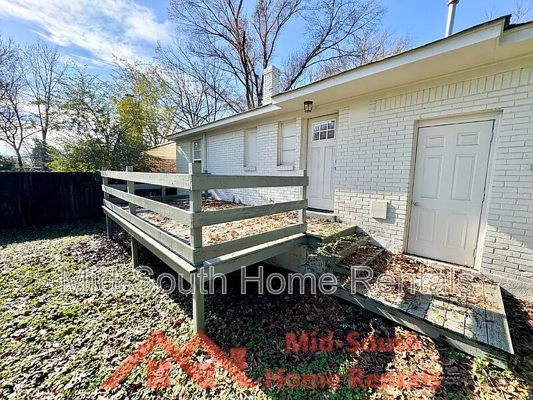 1060 Paul Pl — Photo 19