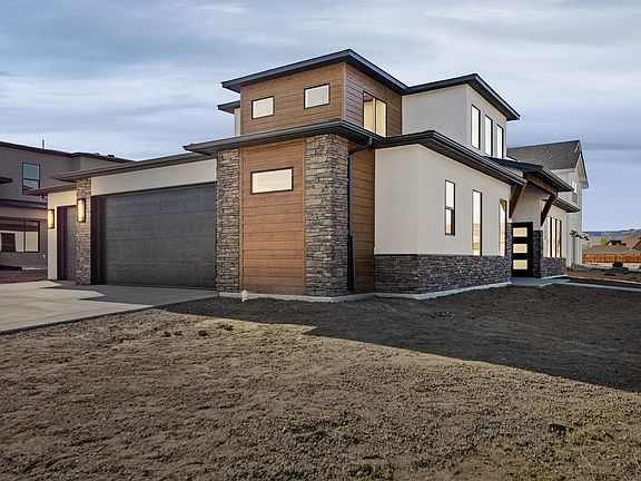 3rd image of 376 Toms Canyon Dr