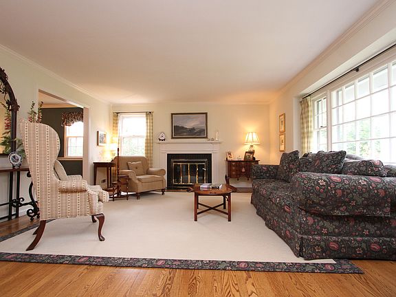 Living Room with fireplace