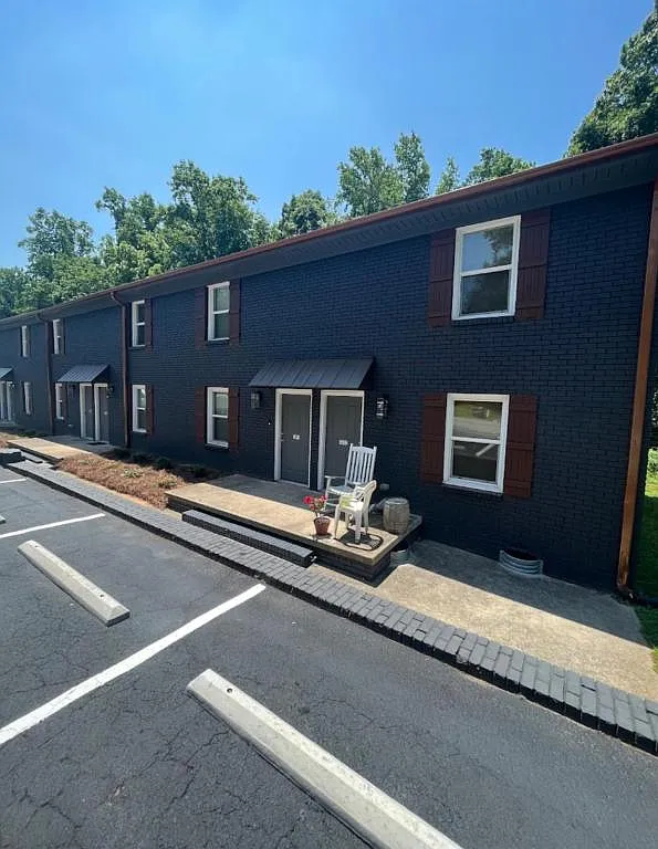 1448 Nottingham Rd — Photo 1