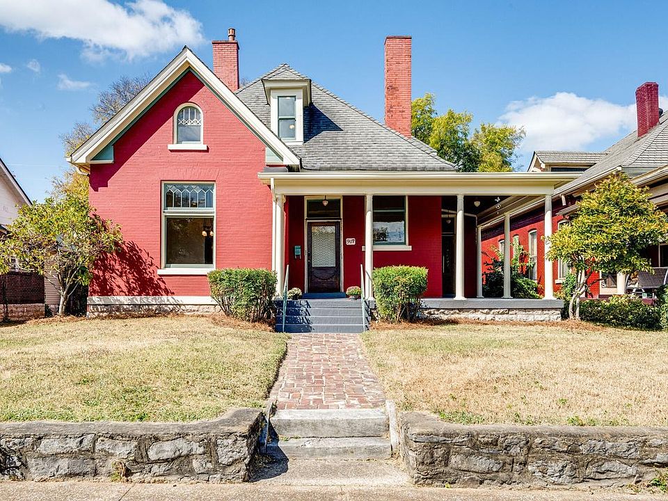 1st image of 907 Villa Pl