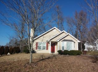 732 Foxridge Rd, Greensboro, NC 27406
