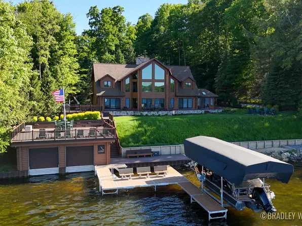 6296 N Swan Pointe Dr, Ludington, MI 49431