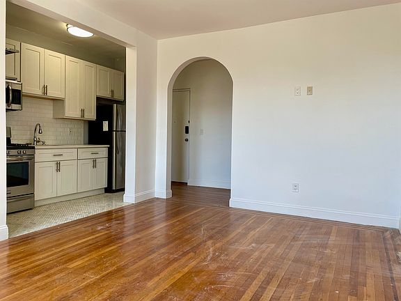 5th image of 821 Bergen Ave APT C10