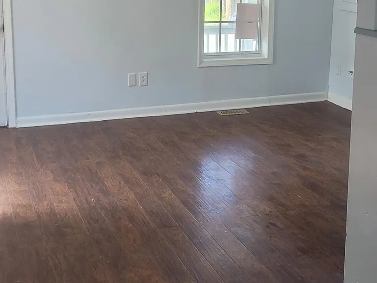 420 Perry St — Photo 2