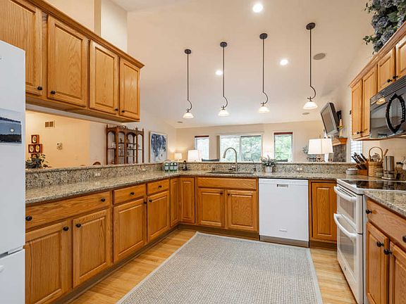 3rd image of 515 White Oak Trl #2