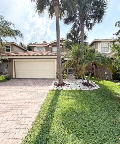 5487 Queenship Ct — Photo 2