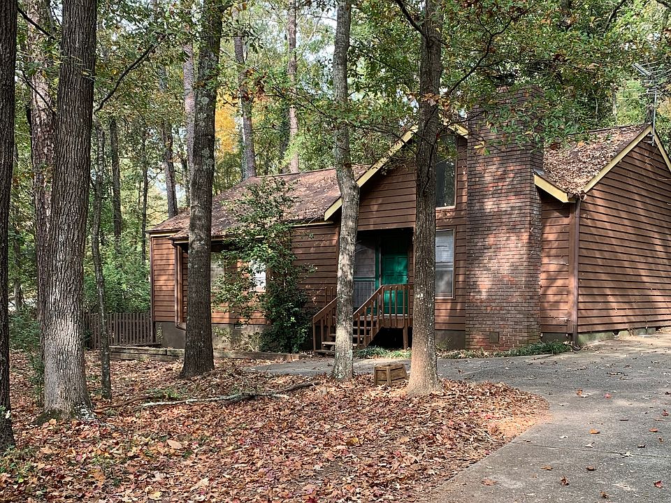 Driveway with plenty of off-street parking