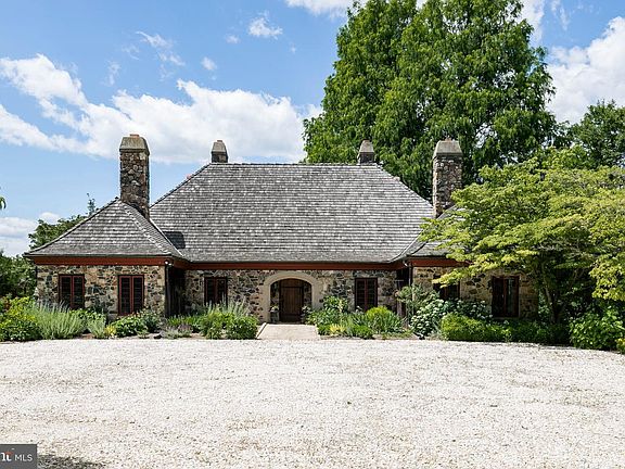 2nd image of 1543 Embreeville Rd