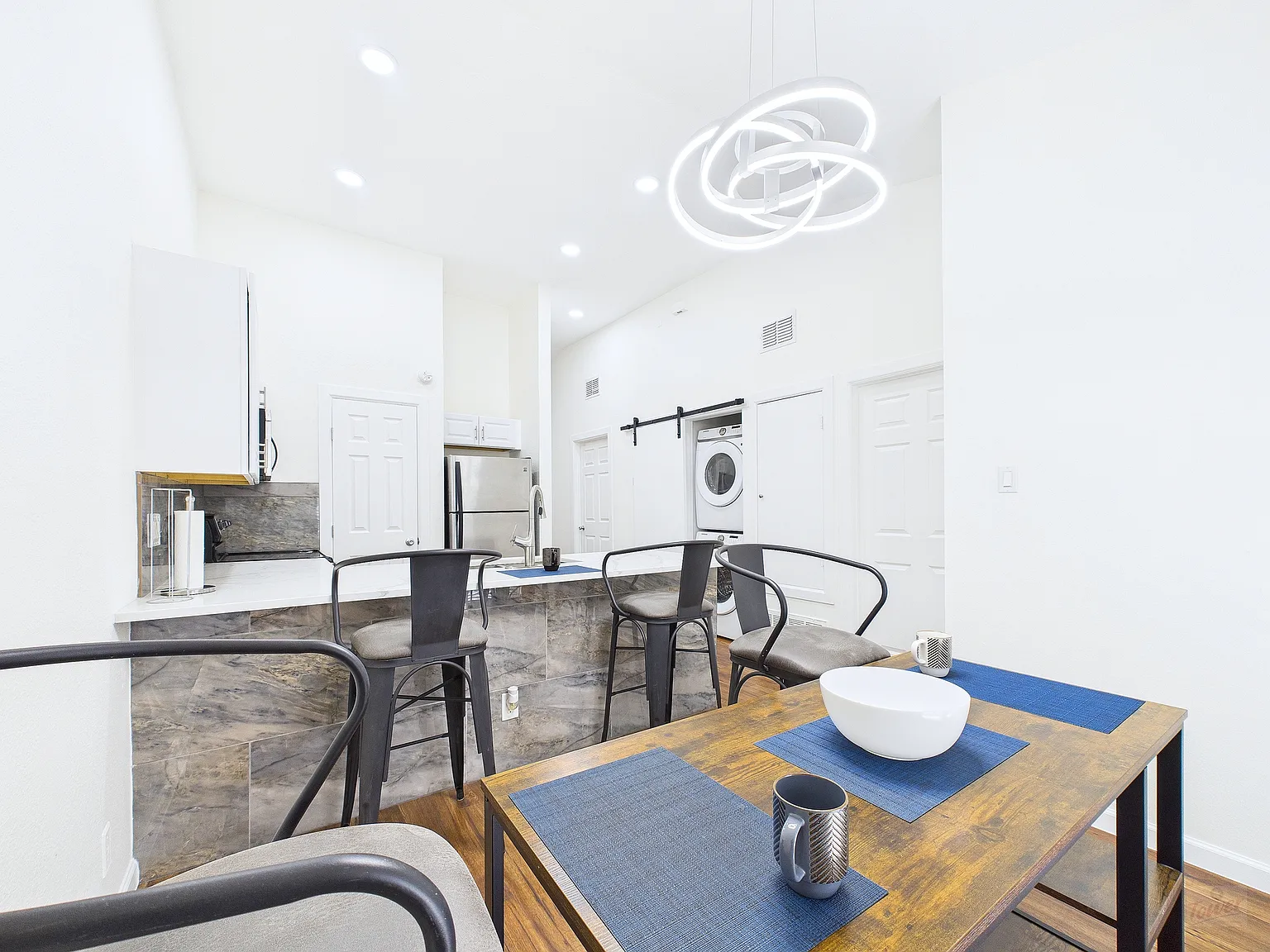 2216 San Gabriel St Apt 305 — Photo 2