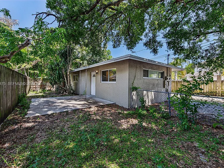606 SW 16th St — Photo 12