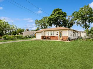 6 Woodbine Ave, Bay Shore, NY 11706