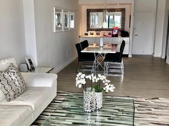 5th image of 300 Bayview Dr APT 1104