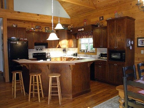 Eat-In Kitchen