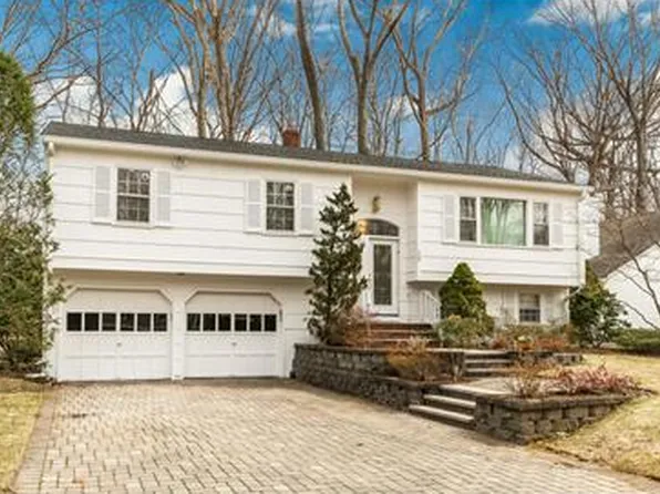 38 Longacre Dr, Livingston, NJ 07039