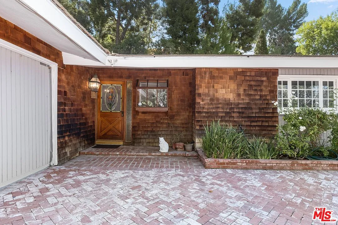 3 bed, 2.0 bath, 1450 sqft, $4,595 — Photo 3