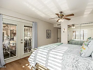 2nd bedroom - queen size bed