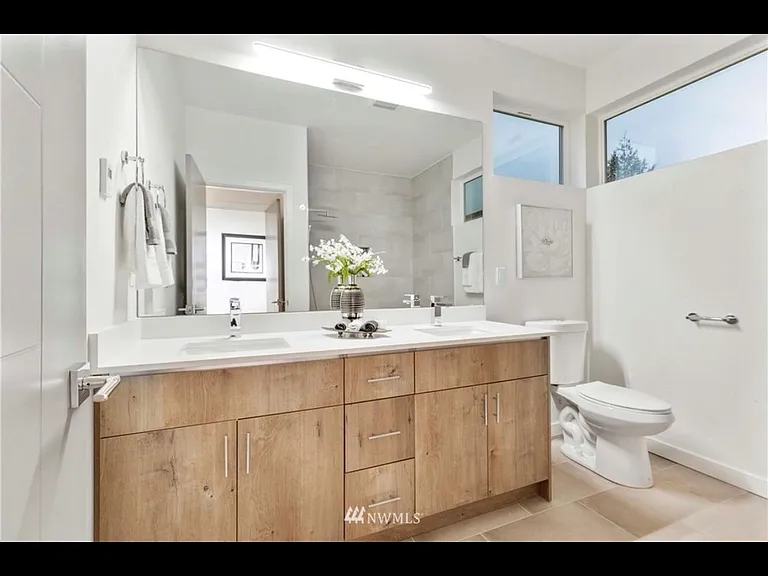 9221 Ashworth Ave N #C — Photo 23