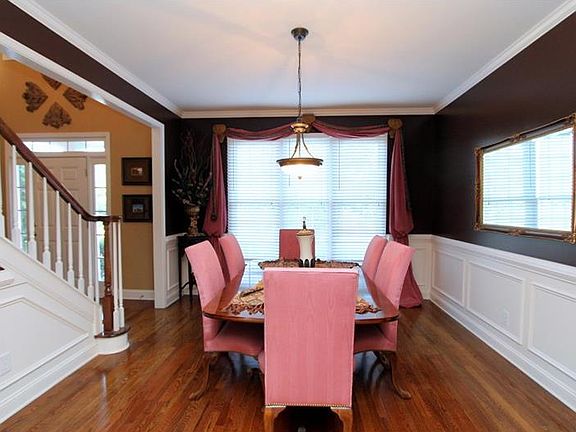 4th image of 1018 Avery Creek Dr