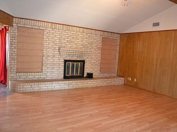 Living/Fire Place