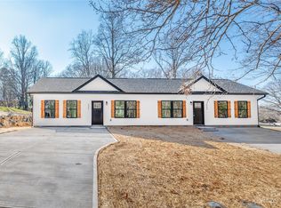 321/323 Little St, Lincolnton, NC 28092
