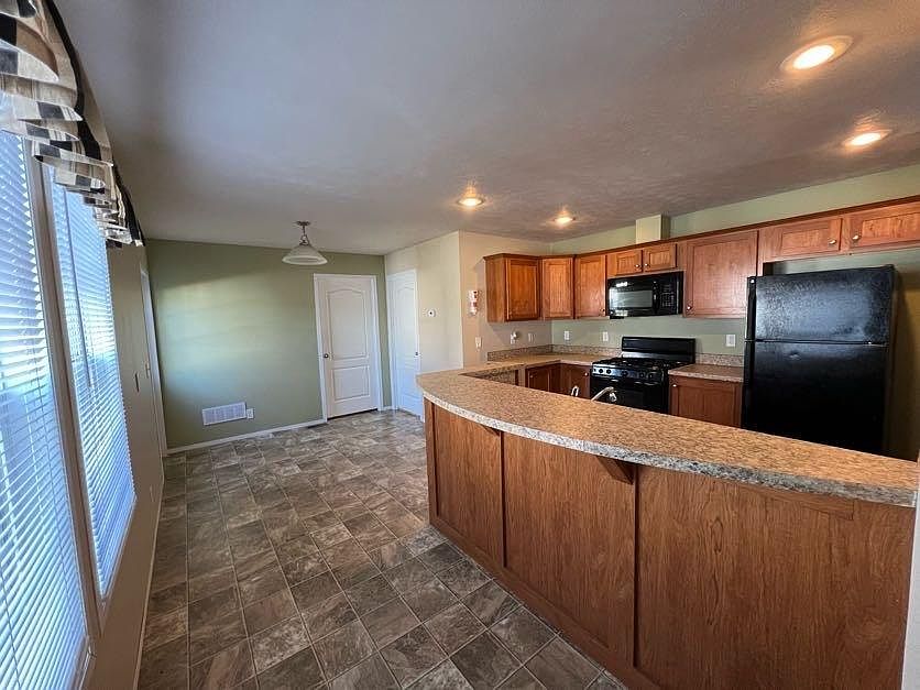 1st image of 516 Courtland Ln #104